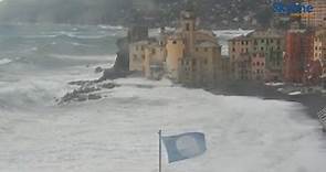 🌊 Watch the spectacular images of the storm in Camogli! - SkylineWebcams