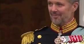 Federico X y Mary de Dinamarca han saludado a cientos de personas tras ser nombrados nuevos monarcas
