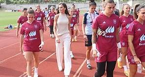 Su Majestad la Reina visita la concentración de la Selección Nacional femenina de Fútbol