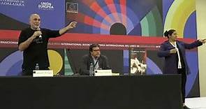 Presentación del libro "Extrañas" de Guillermo Arriaga en la FIL Guadalajara 2023