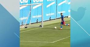 Kun Agüero anota su primer gol para el Barcelona