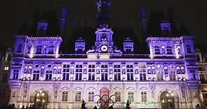 Iluminan sitios emblemáticos en París, Francia, con colores de Ucrania
