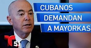 Cubanos entablan demanda colectiva contra Alejandro Mayorkas