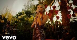Miley Cyrus - Sweet Jane (MTV Unplugged Presents Miley Cyrus Backyard Sessions)