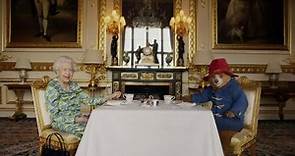 La regina Elisabetta e il tè con l'orso Paddington: il video a sorpresa che ha aperto il concerto del Giubileo
