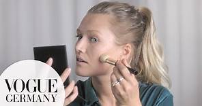 Toni Garrn: So gelingt ihr natürliches Make-up | My Beauty Tips | VOGUE Germany