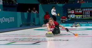 Kaitlyn Lawes tira la piedra de curling incorrecta