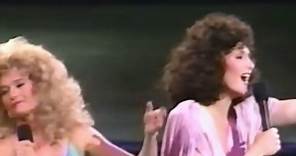 In honor of the 75th Emmy Awards, here are The Sweeney Sisters from Saturday Night Live (Jan Hooks and Nora Dunn) as they open the 1988 Prime Time Emmy Awards. They are hilariously interacting with the celebrities in the audience and SPOT William Shatner! WATCH what they serenade do with the theme to “Star Trek”! EPIC. 😍❤️👏👏🎬 #williamshatner #startrek #sweeneysisters #saturdaynightlive #Emmys