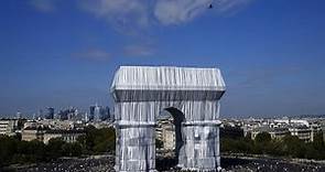 París envuelve su Arco del Triunfo en tela metálica