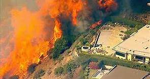 Pacific Palisades Fire Threatens Homes in Southern California | Raw