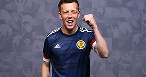 Does Callum McGregor have a girlfriend, how old is he and where was he born?