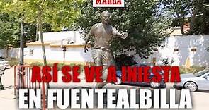 Así se ve en Fuentealbilla, el lugar de nacimiento de Iniesta, la figura del futbolista.