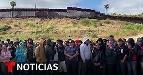 Unos 150,000 migrantes esperan en la frontera de México | Noticias Telemundo