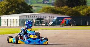 Instagram: Fernando Alonso ofrece una exhibición de pilotaje sobre un kart en su circuito en Asturias