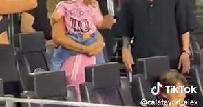 Antonella con la hija de Jordi Alba #tiktokfootballacademy #footballtiktok #deportesentiktok #leomessi #intermiami #antonellarocuzzo