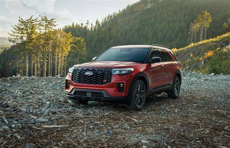 Dynamic shot of a Ford Explorer ST accelerating, highlighting its 0-60 capabilities