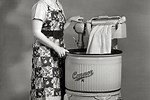 1950 S Wringer Style Clothes Washer