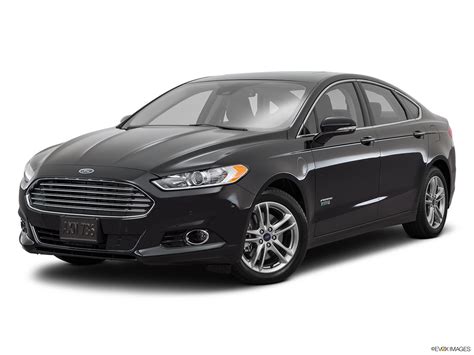 Exterior view of a 2016 Ford Fusion SE in a common color