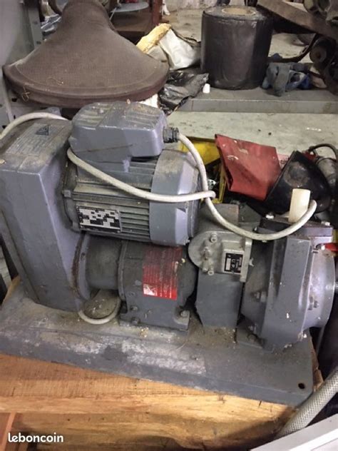 230 Volts à Saint-Rome-de-Cernon