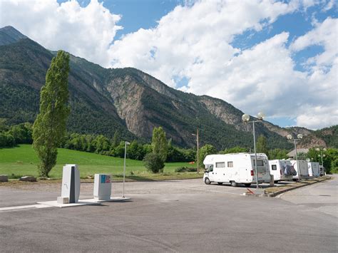 AIRE DE SERVICES ET STATIONNEMENT CAMPING CAR à Mont-Roc