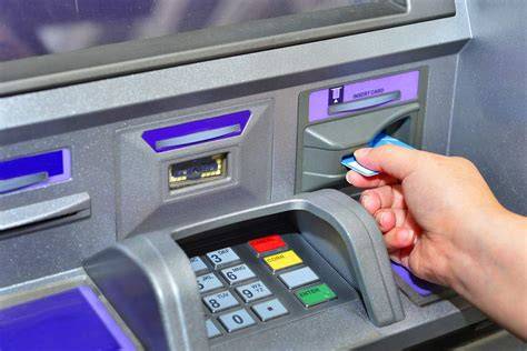 ATM Retrait à Le Rouret