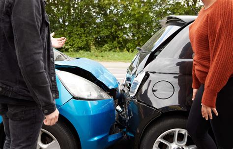 Automotive Accident Lawyer in court