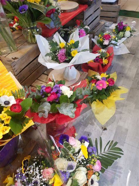 Avec Des Fleurs... à Désertines