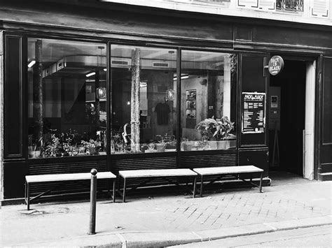 BACK IN BLACK à Paris