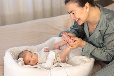 Bermain dengan Bayi