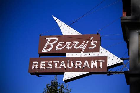 Berries Restaurant & Coffee Shop