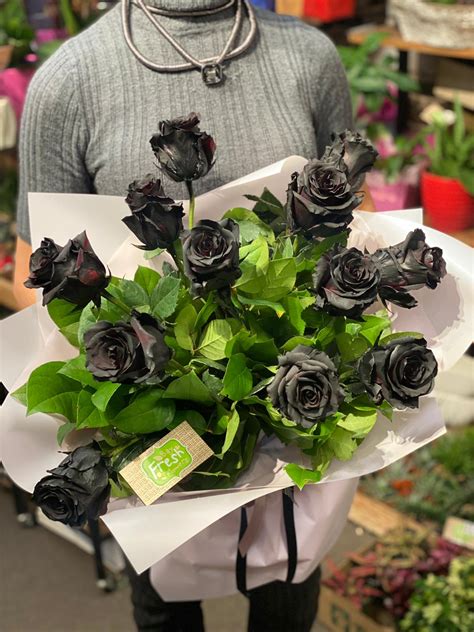 Black-Rose-Bouquet
