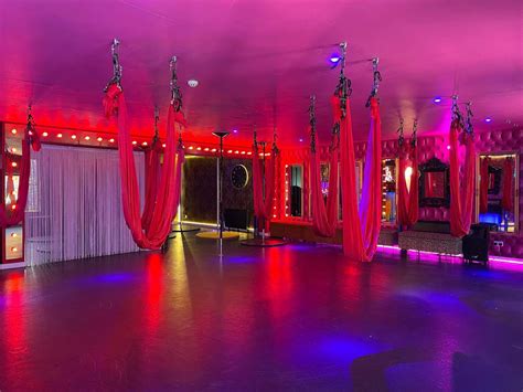 Bodybarre Studio. Pole Dance Fitness + Aerial Circus Classes + Burlesque Shows + Coffee Shop