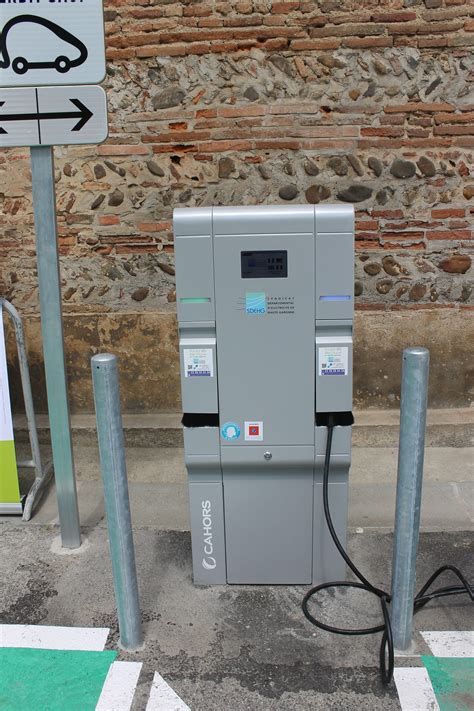 Borne de recharge SDEHG à Pouy-de-Touges