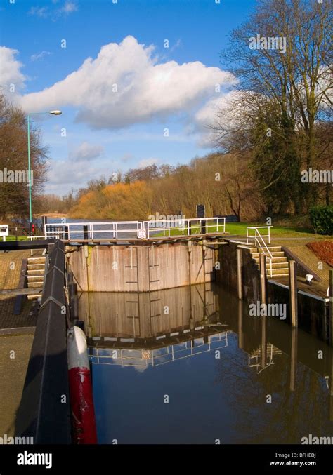 Canal and River Trust: Stoke Lock