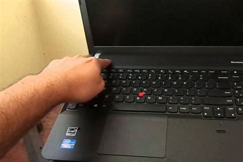 Cara Menghidupkan Komputer Laptop