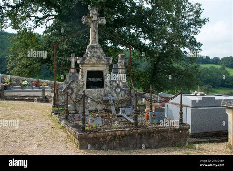 Cemetery à Cornac