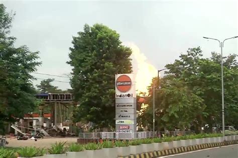 Chhatta Bhawan , petrol pump ke saamne