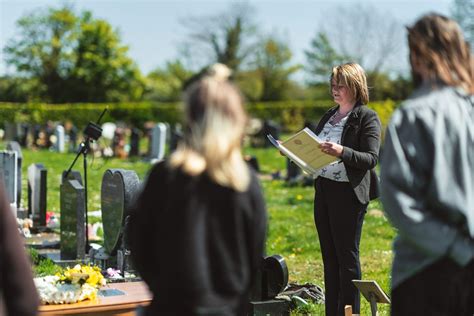 Christine smith Funeral celebrant