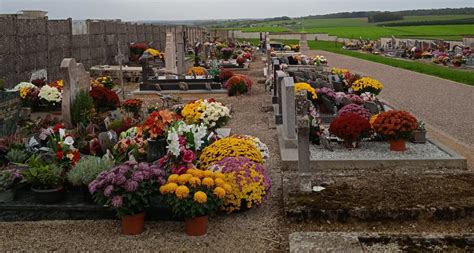Cimetière de Villers-Chemin-et-Mont-lès-Étrelles à Villers-Chemin-et-Mont-lès-Étrelles