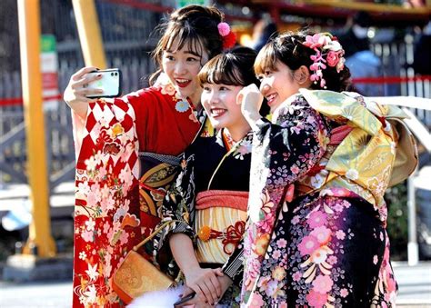 Cinta dalam budaya Jepang di kimono