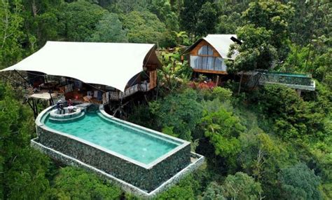 Ciwidey villa with warm swimming pool in Indonesia