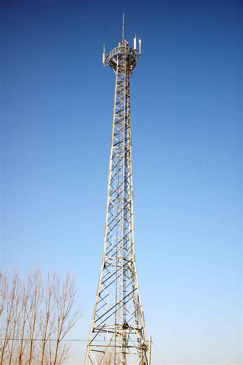 Communications tower