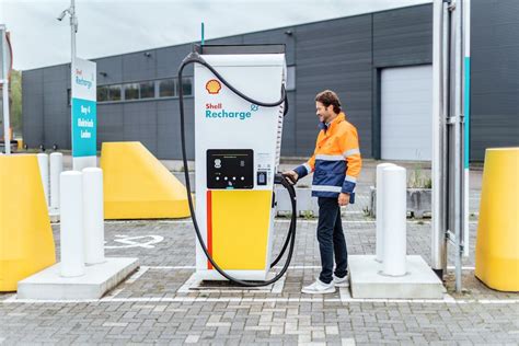 Community by Shell Recharge Charging Station à Reims