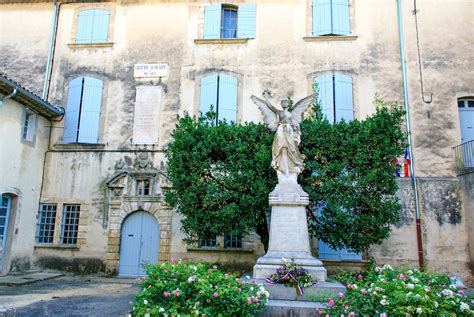 Contrastes à Lourmarin