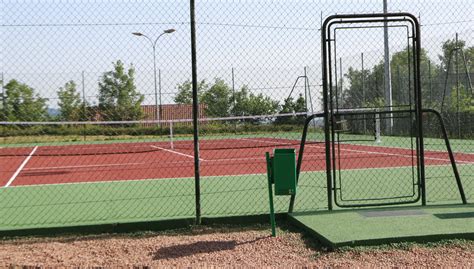 Court de tennis à Dompierre-les-Églises