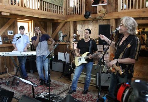 Daryl's House Seating Chart