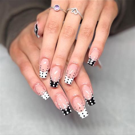 Dazzle Nails and beauty by Ana