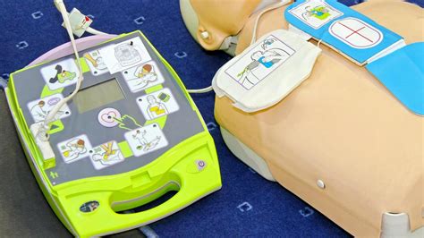 Defibrillator (AED)