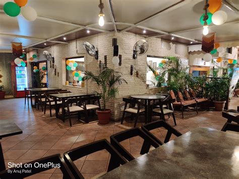 Dilly's Veg Kitchen - Best Veg Restaurant and Banquet Hall in Vadodara, Gujarat, India