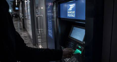 Distributeur de billets - La Poste à Pantin